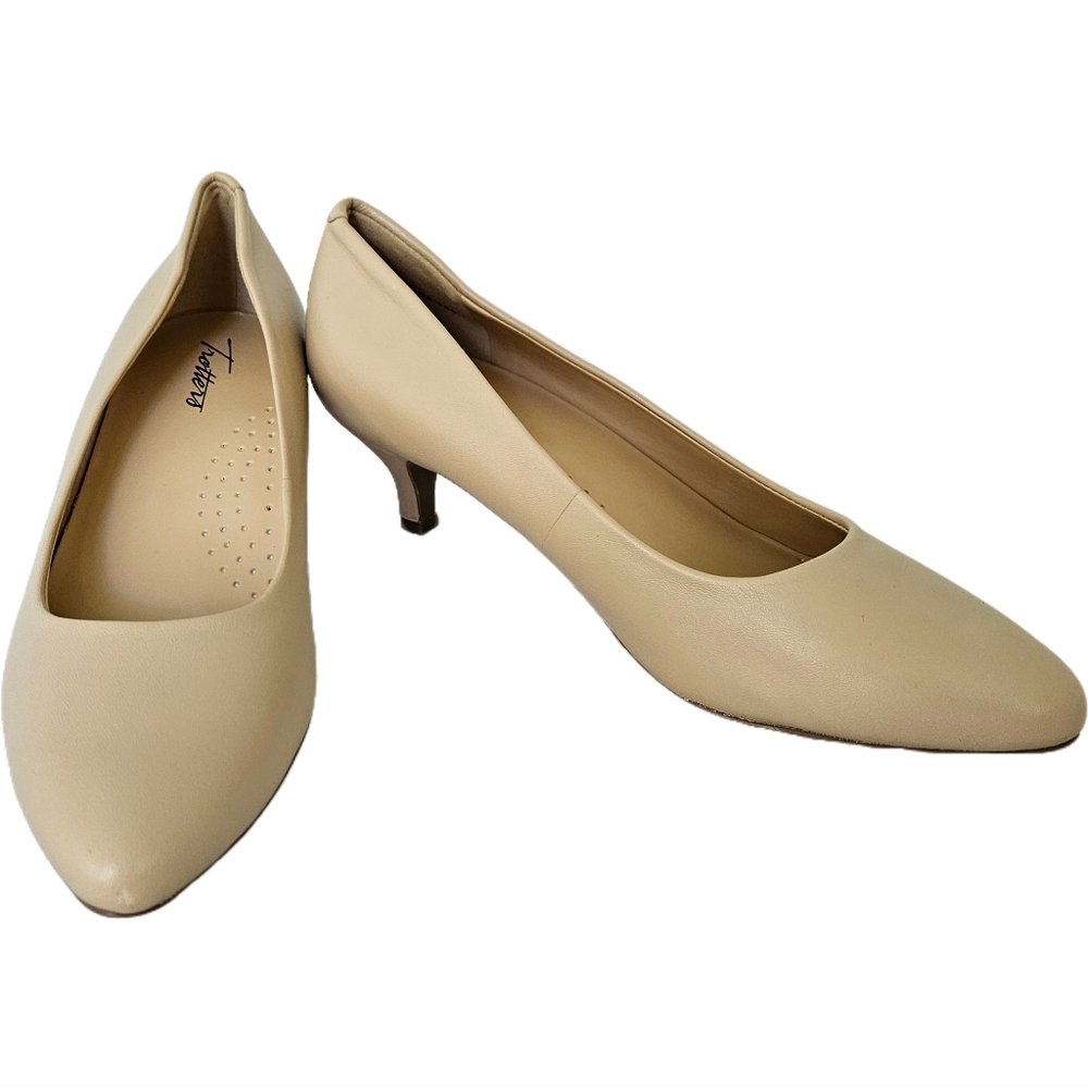 Trotters Kiera Classic Kitten 2" Heel Pump  7 Medium Color:Nude ECU